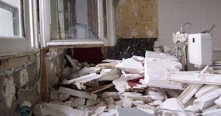 Демонтаж хрущевки в Черемхово - удаление старых полов и стен по выгодной цене от 1729 рублей.